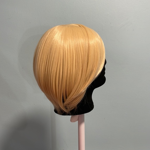 Pixie cut blonde wig - Picture 4 of 7